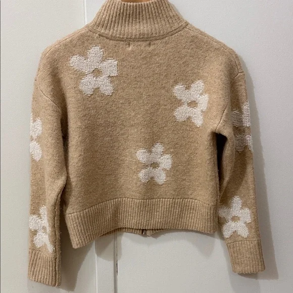 Beige Floral Zip-Up Sweater - Picture 6 of 6